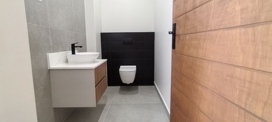 5 Bedroom Property for Sale in Outeniquasbosch Western Cape